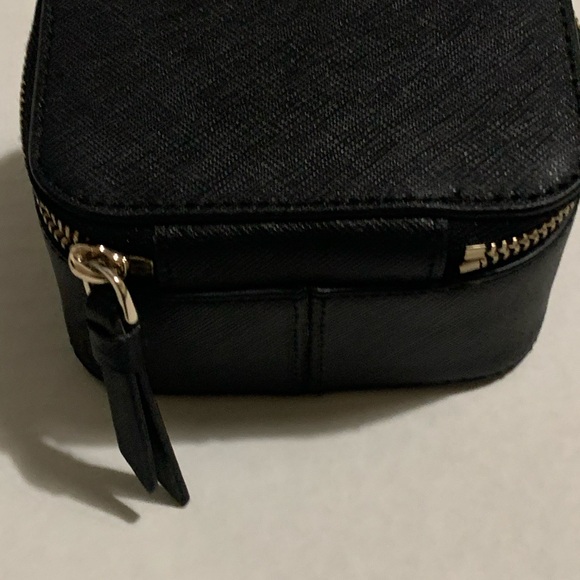 Kate Spade Black Textured Travel Jewelry Case with Gold Details - Picture 5 of 9